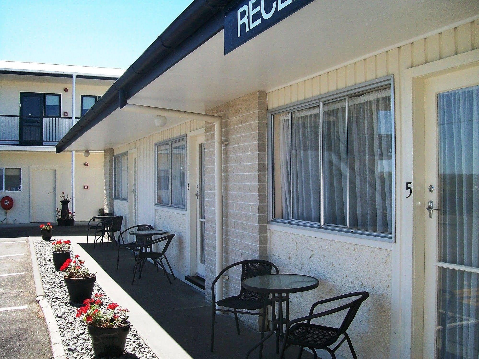 Cedar Court Motel Napier Exterior foto